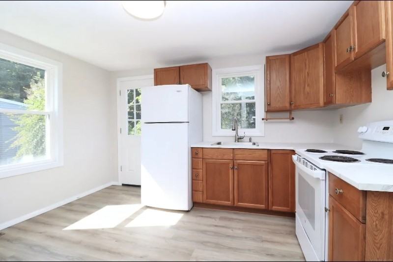 31 Kennedy Dr - Photo 5 of 9