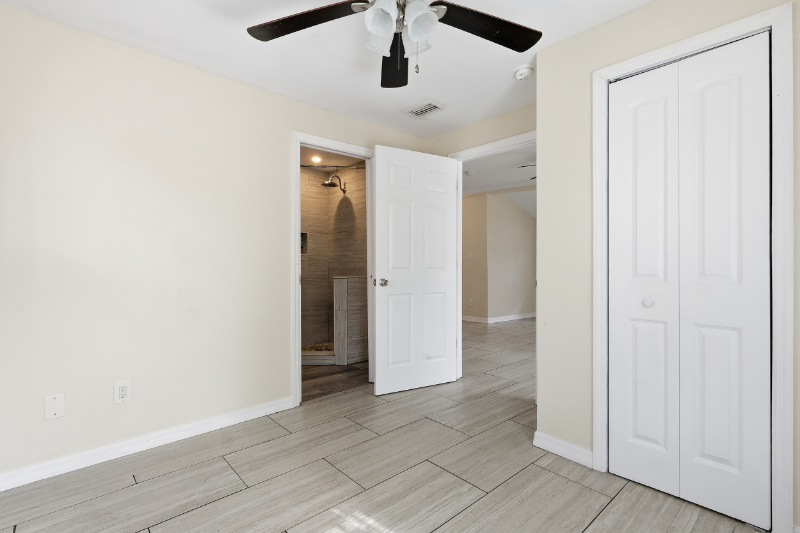 1031 James Ave S - Photo 7 of 18