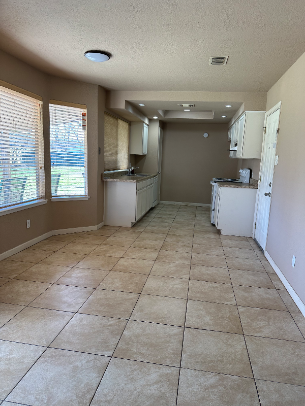 7916 Shannon Ln - Photo 3 of 8