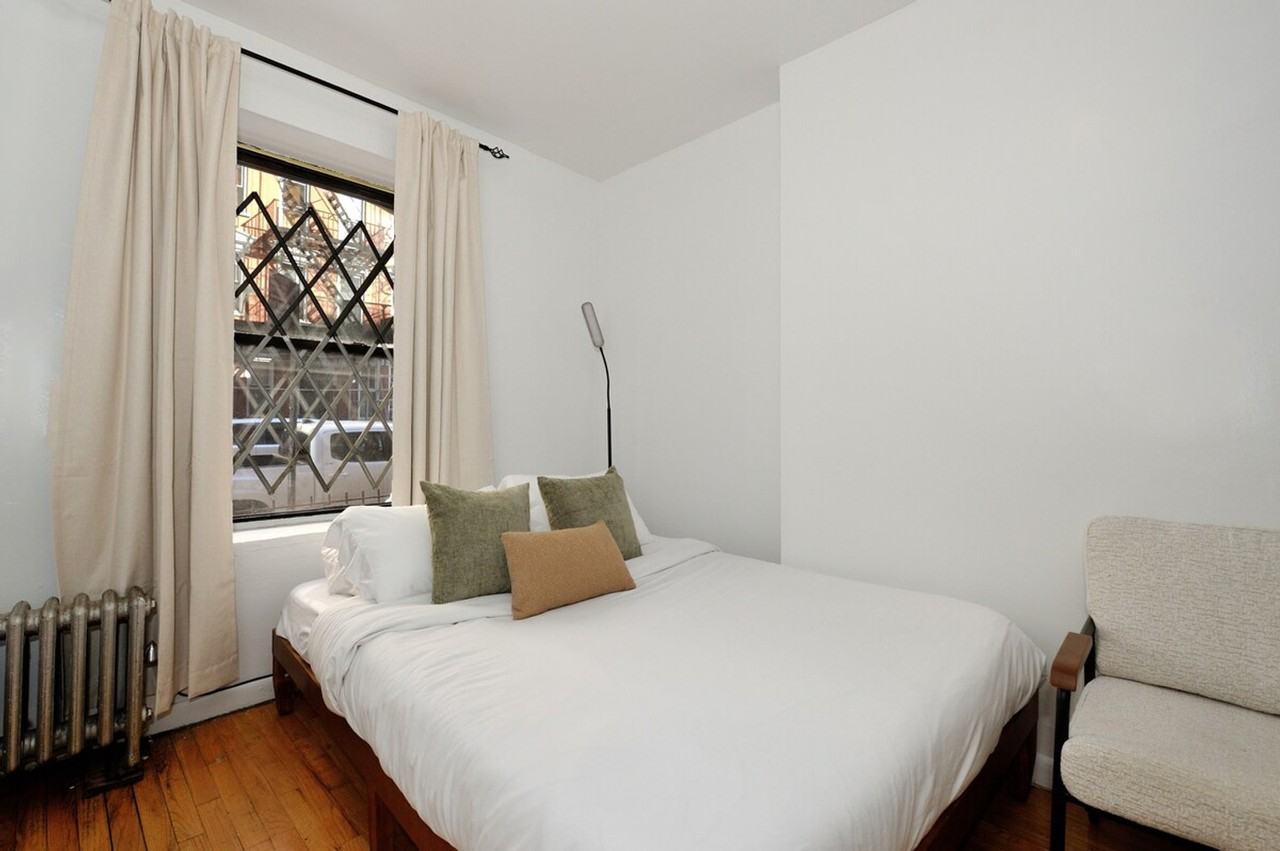 422 W 56th St #1404664P - Photo 2 of 12