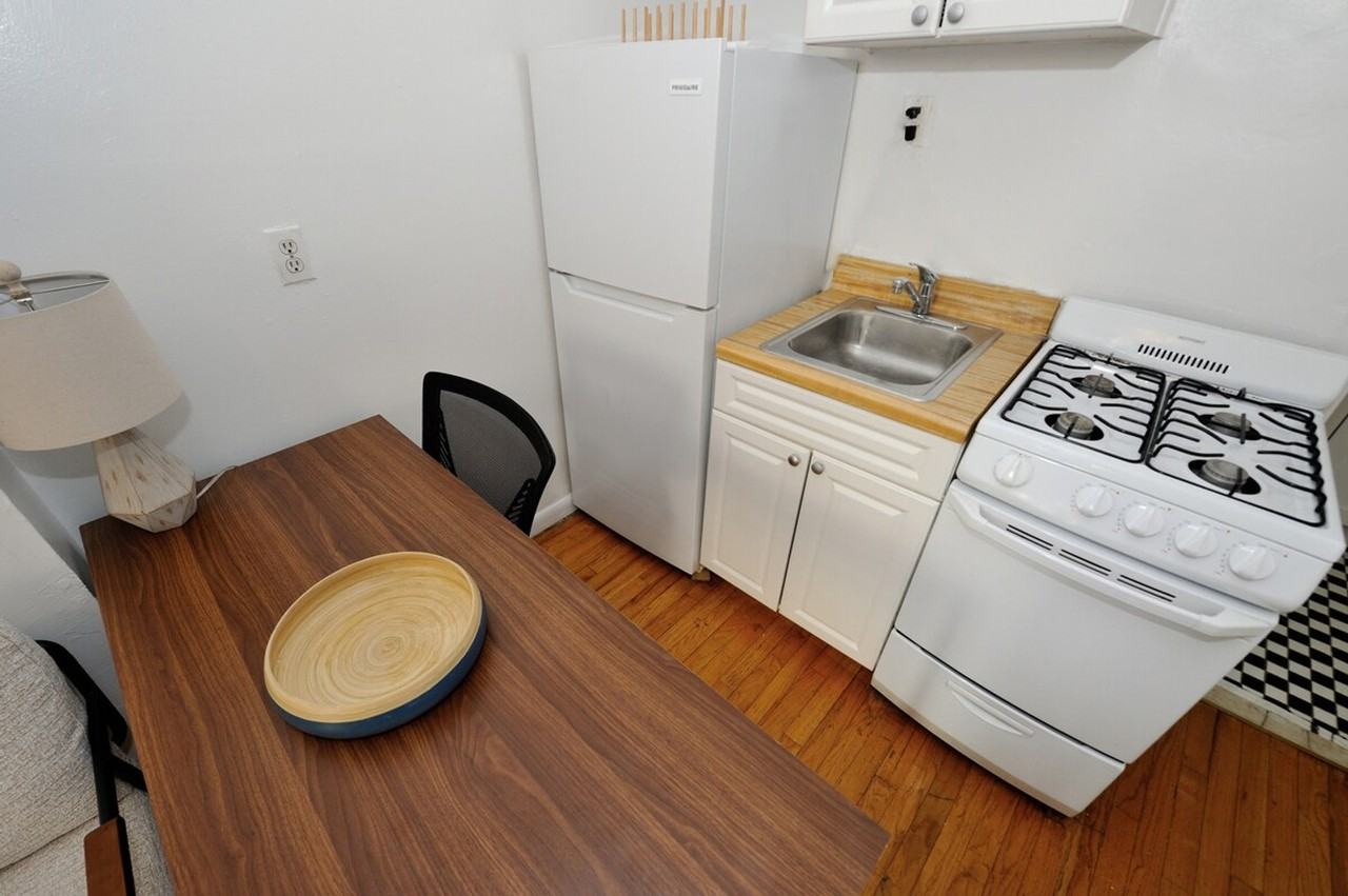 422 W 56th St #1404664P - Photo 7 of 12