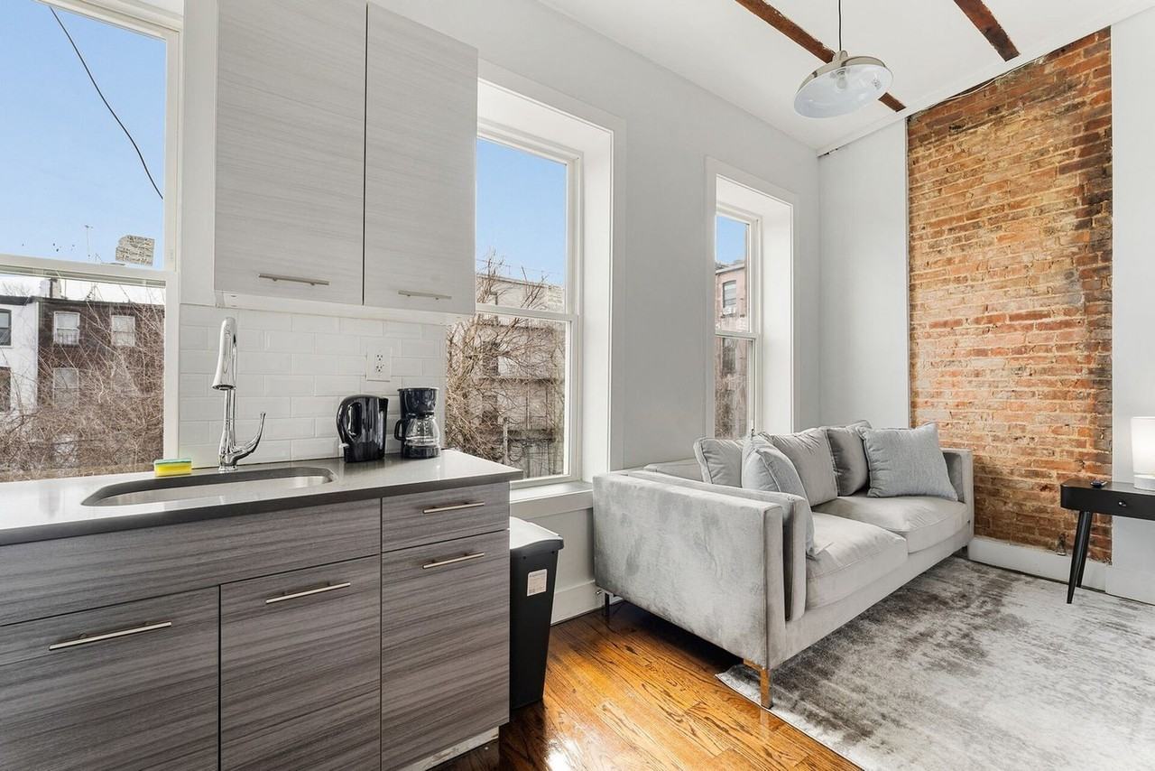 716 Madison St #1466836P - Photo 5 of 18