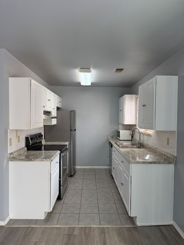 15135 E Wesley Ave - Photo 3 of 10