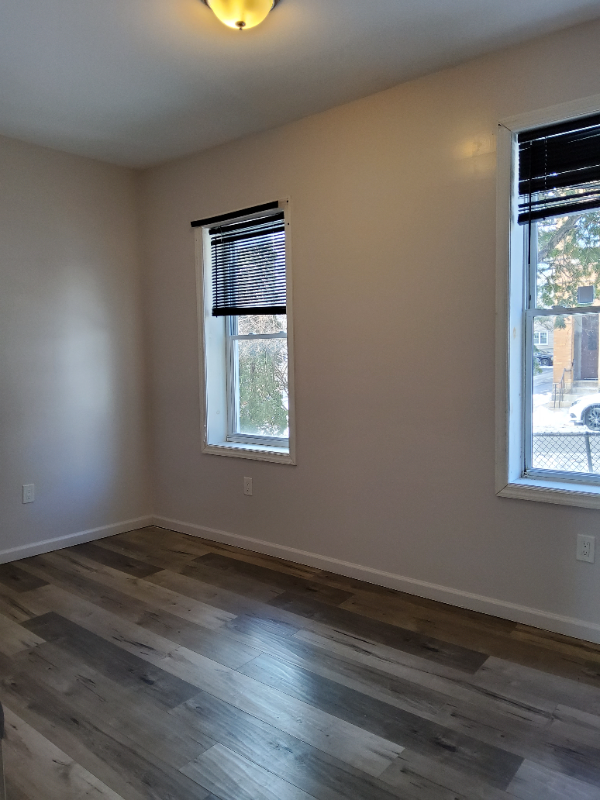 28 Vineyard Ave #1 - Photo 6 of 12