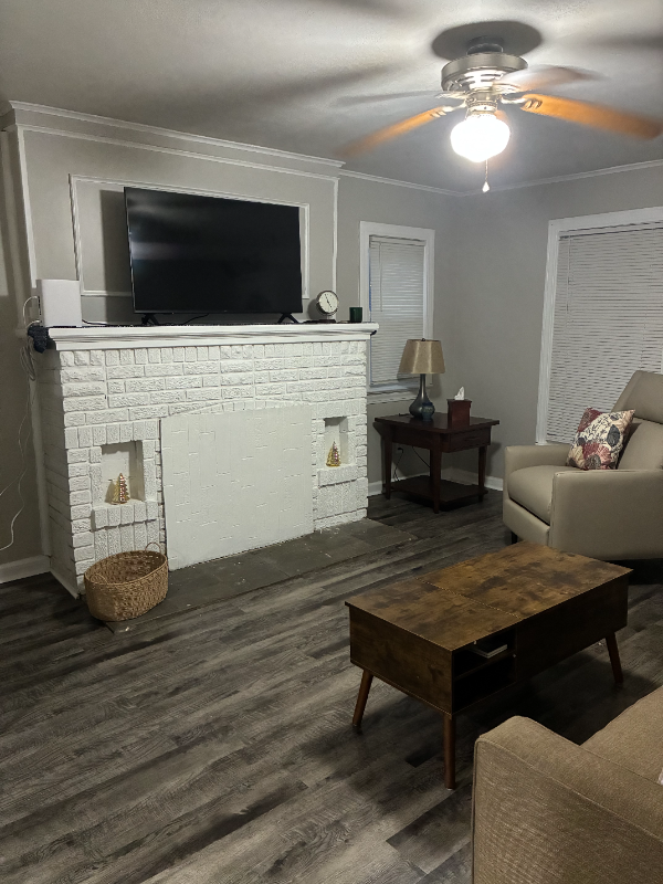 4418 N Cypress Ave - Photo 2 of 11