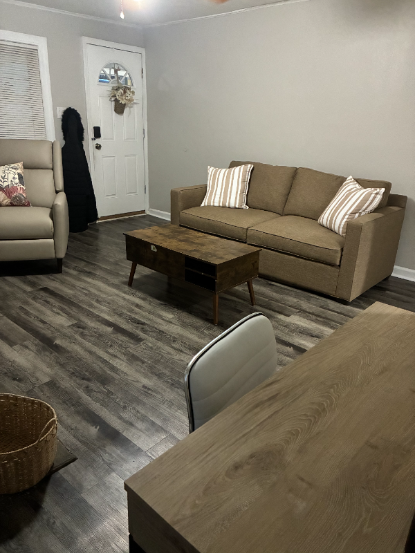 4418 N Cypress Ave - Photo 3 of 11