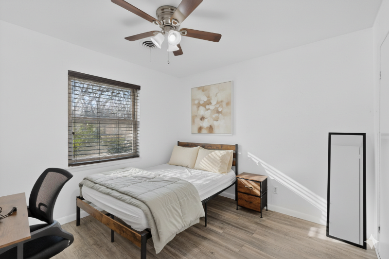 404 Nottingham Dr - Photo 2 of 7