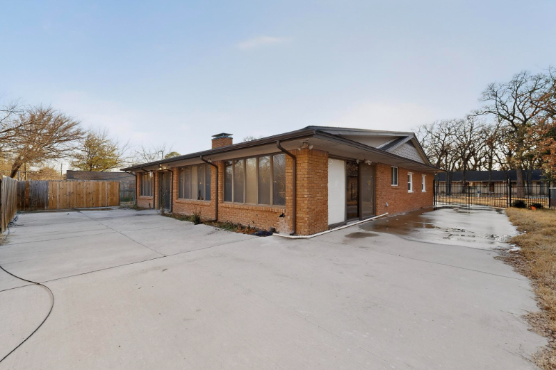 404 Nottingham Dr - Photo 5 of 7