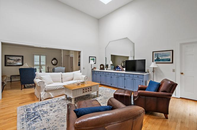 2707 Abbott Martin Rd - Photo 4 of 16