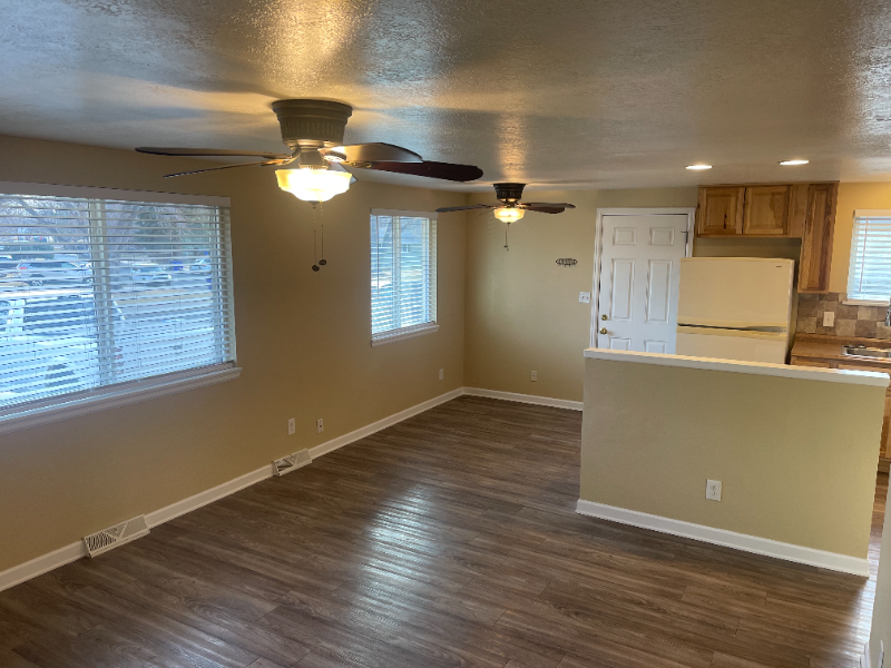 1075 Winona Dr - Photo 2 of 8