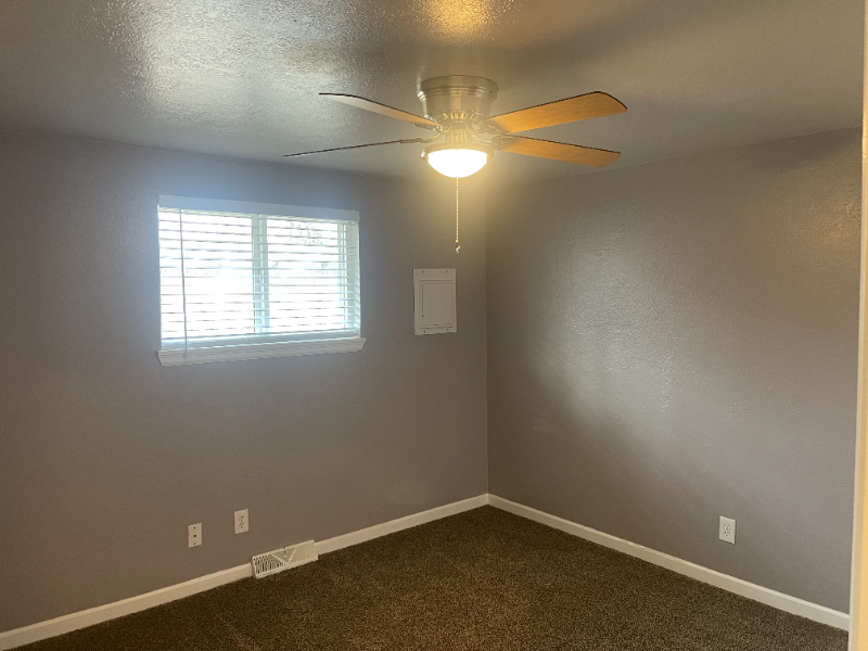 1075 Winona Dr - Photo 6 of 8