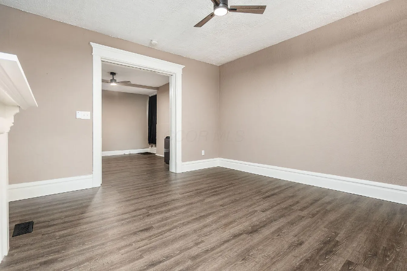 438 S Ohio Ave - Photo 4 of 20