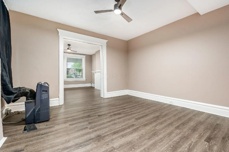 438 S Ohio Ave - Photo 5 of 20