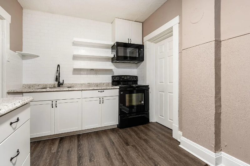 438 S Ohio Ave - Photo 7 of 20