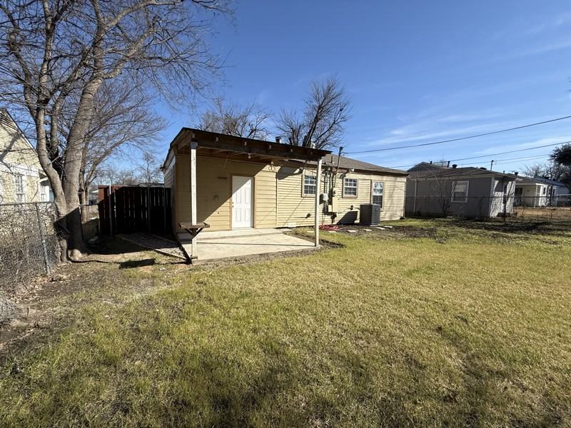 1209 Shady Ln - Photo 4 of 20