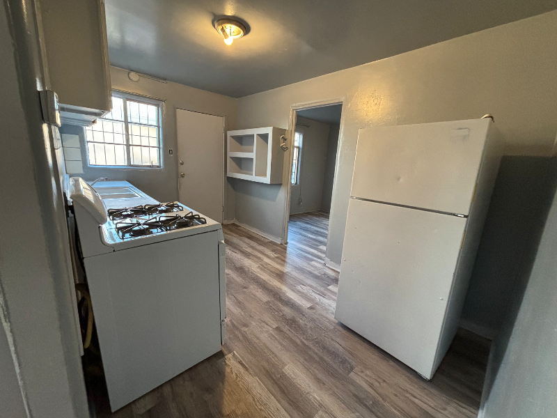 242 Wisconsin St Ne - Photo 2 of 3