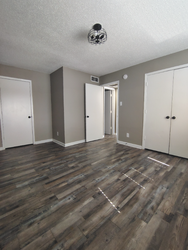 412 Summit Ave - Photo 2 of 10