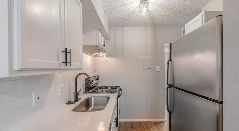 412 Summit Ave - Photo 6 of 10