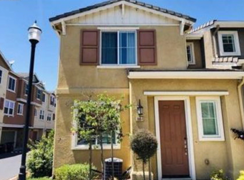 700 Old Oak Ln #1 - Photo 2 of 11