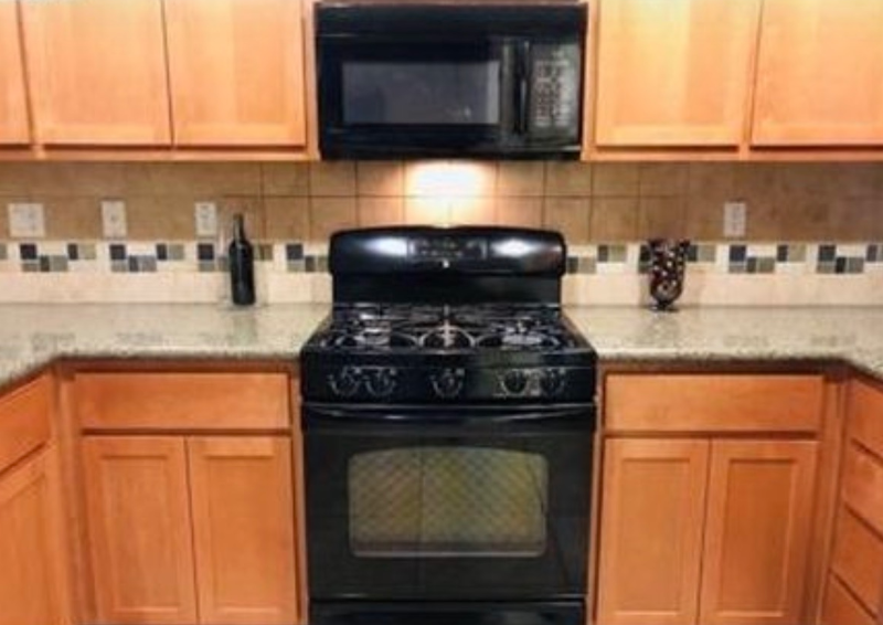 700 Old Oak Ln #1 - Photo 4 of 11