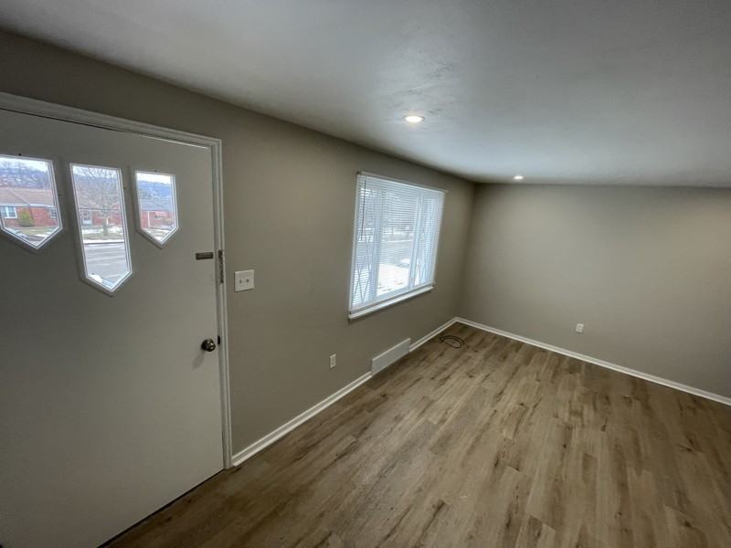 3200 Overlook Dr - Photo 2 of 8