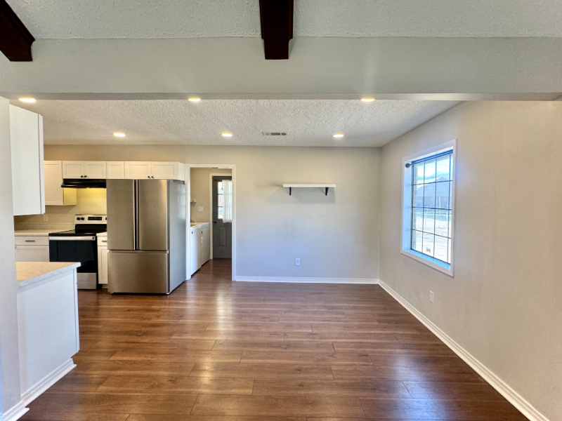 3301 John Hancock Dr - Photo 5 of 20