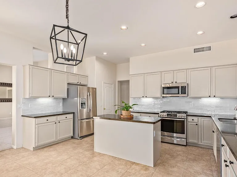 651 W Oriole Way - Photo 2 of 7