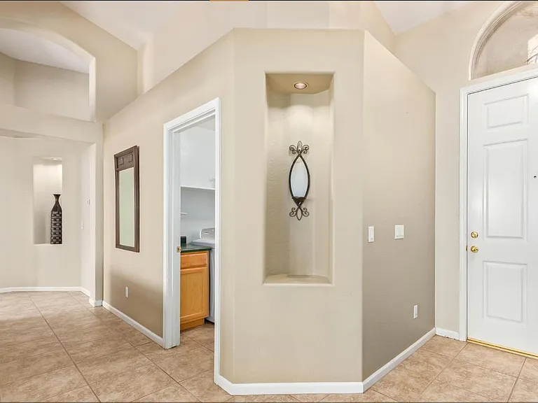 651 W Oriole Way - Photo 4 of 7