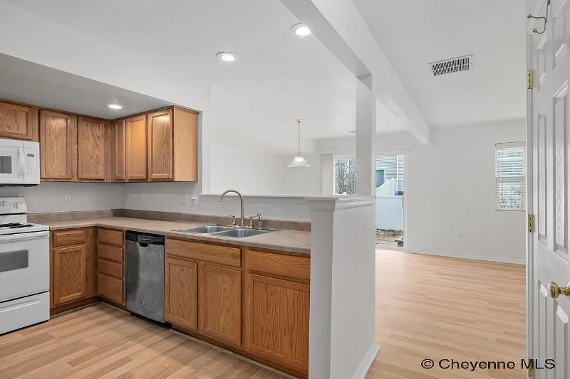 523 W 3rd St - Photo 2 of 20