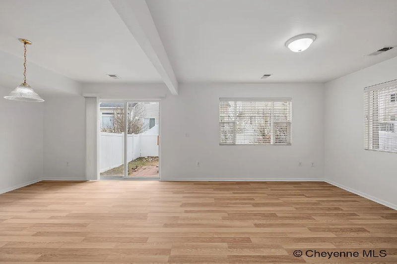 523 W 3rd St - Photo 3 of 20