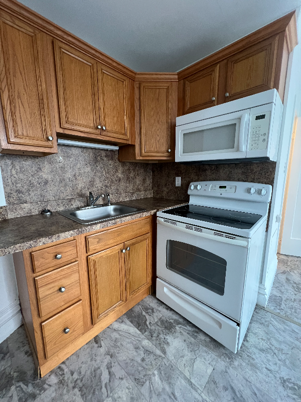 242 Saratoga St #9 - Photo 3 of 9