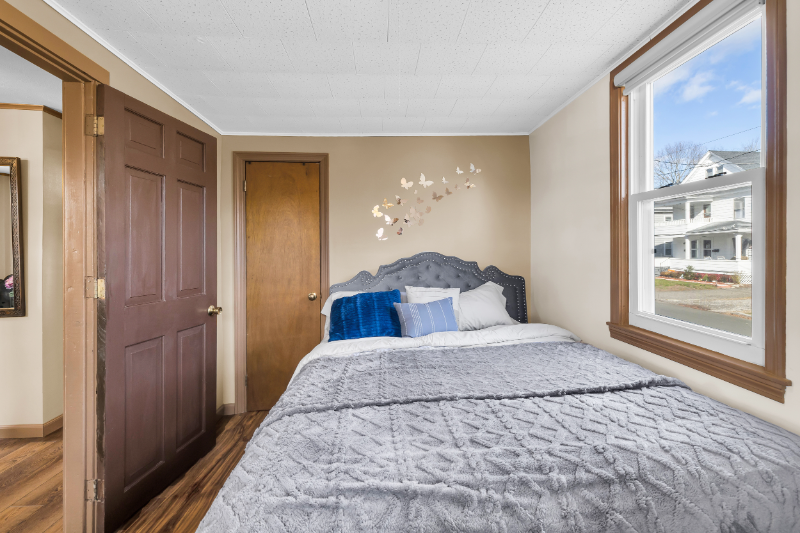 50 Norfolk St #1 - Photo 5 of 15