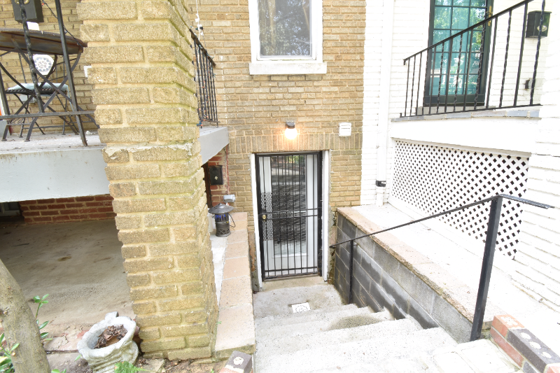 620 Princeton Pl Nw #B - Photo 2 of 16