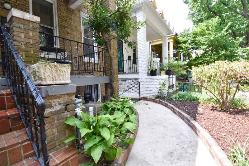 620 Princeton Pl Nw #B - Photo 3 of 16