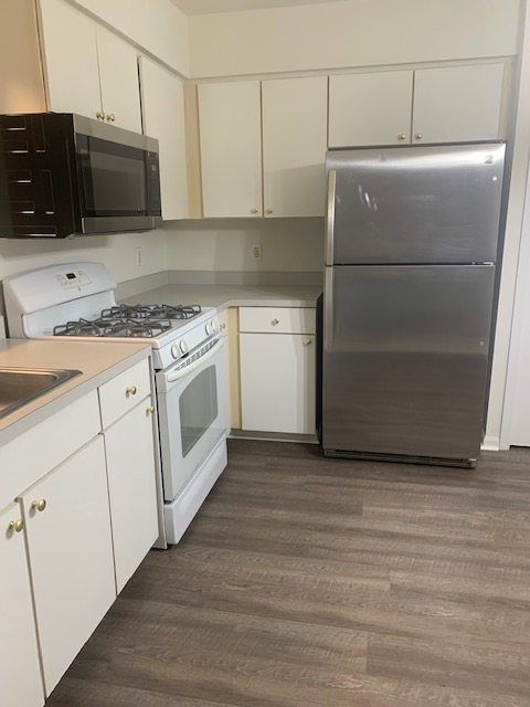 4685 Hunters Cir W - Photo 2 of 14