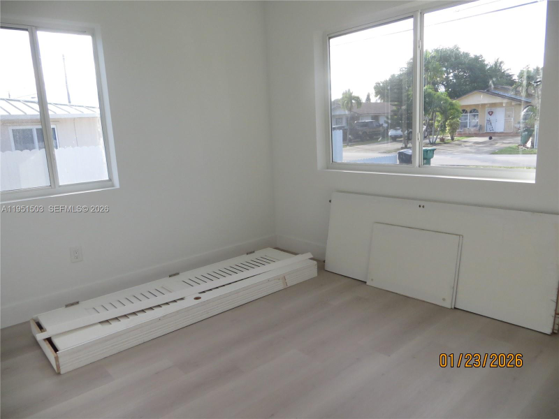 7435 Sw 22nd St - Photo 5 of 8