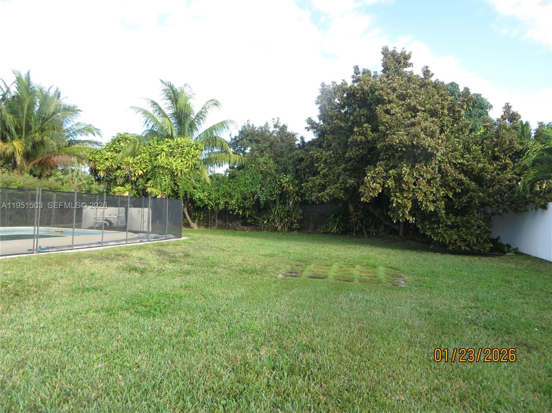 7435 Sw 22nd St - Photo 7 of 8