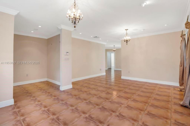 4370 Sw 82nd Ave - Photo 2 of 9