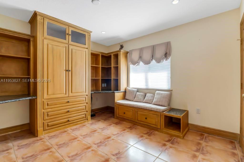 4370 Sw 82nd Ave - Photo 6 of 9