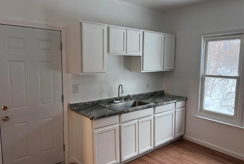 317 Marguerite Ave #1 - Photo 5 of 10