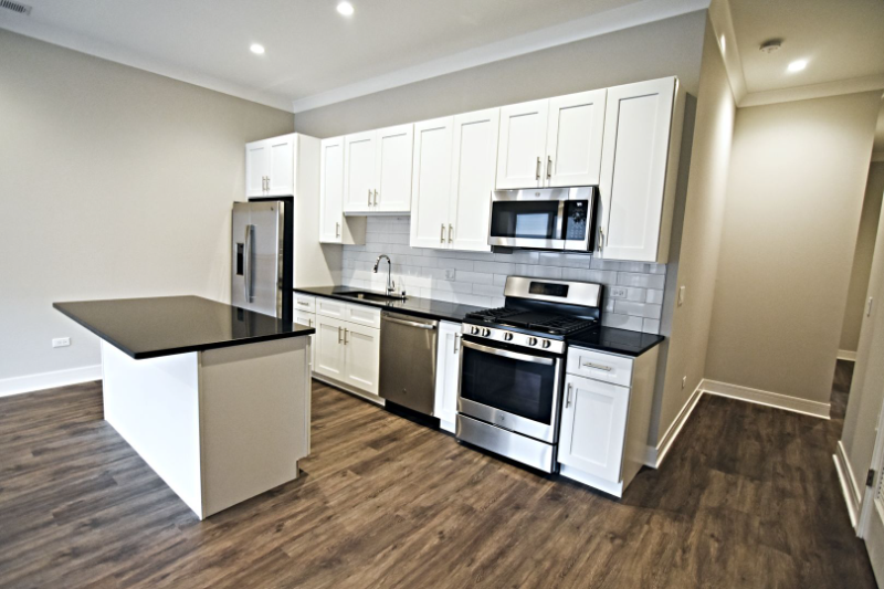 947 W Irving Park Rd - Photo 2 of 13