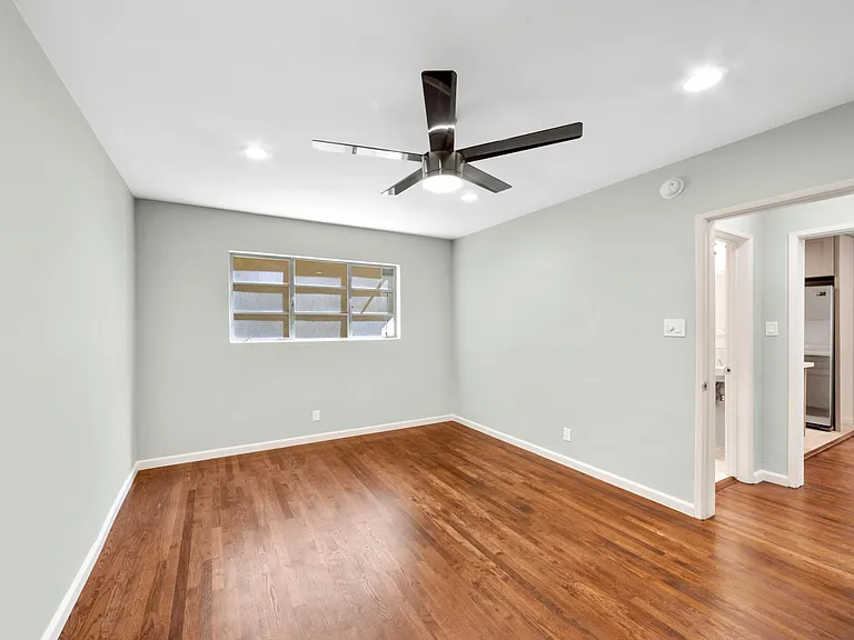 1023 N Hayworth Ave #2 - Photo 3 of 10