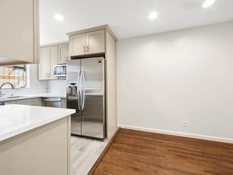 1023 N Hayworth Ave #2 - Photo 5 of 10