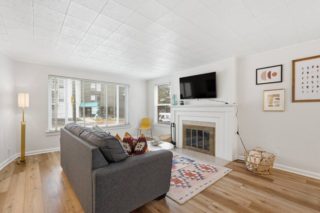 237 N Center St #1249827P - Photo 4 of 31