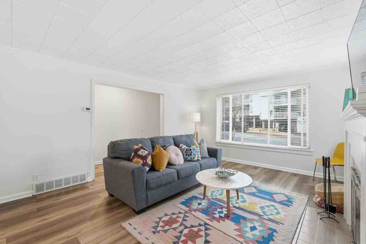 237 N Center St #1249827P - Photo 5 of 31