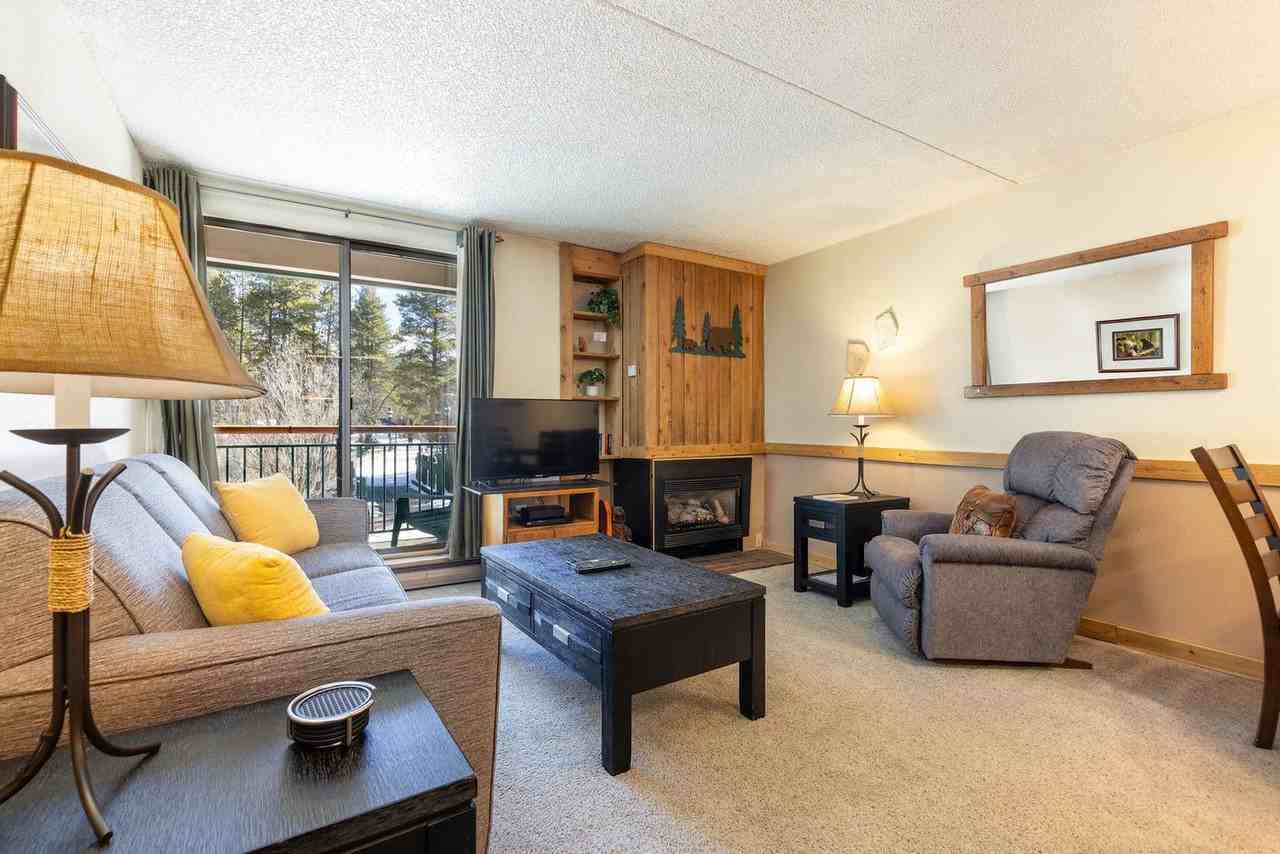 455 Village Rd #1387658P - Photo 4 of 36