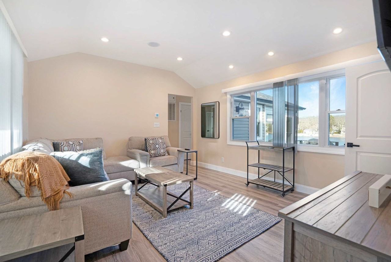 187 Lakeside Trl #1429738P - Photo 2 of 23