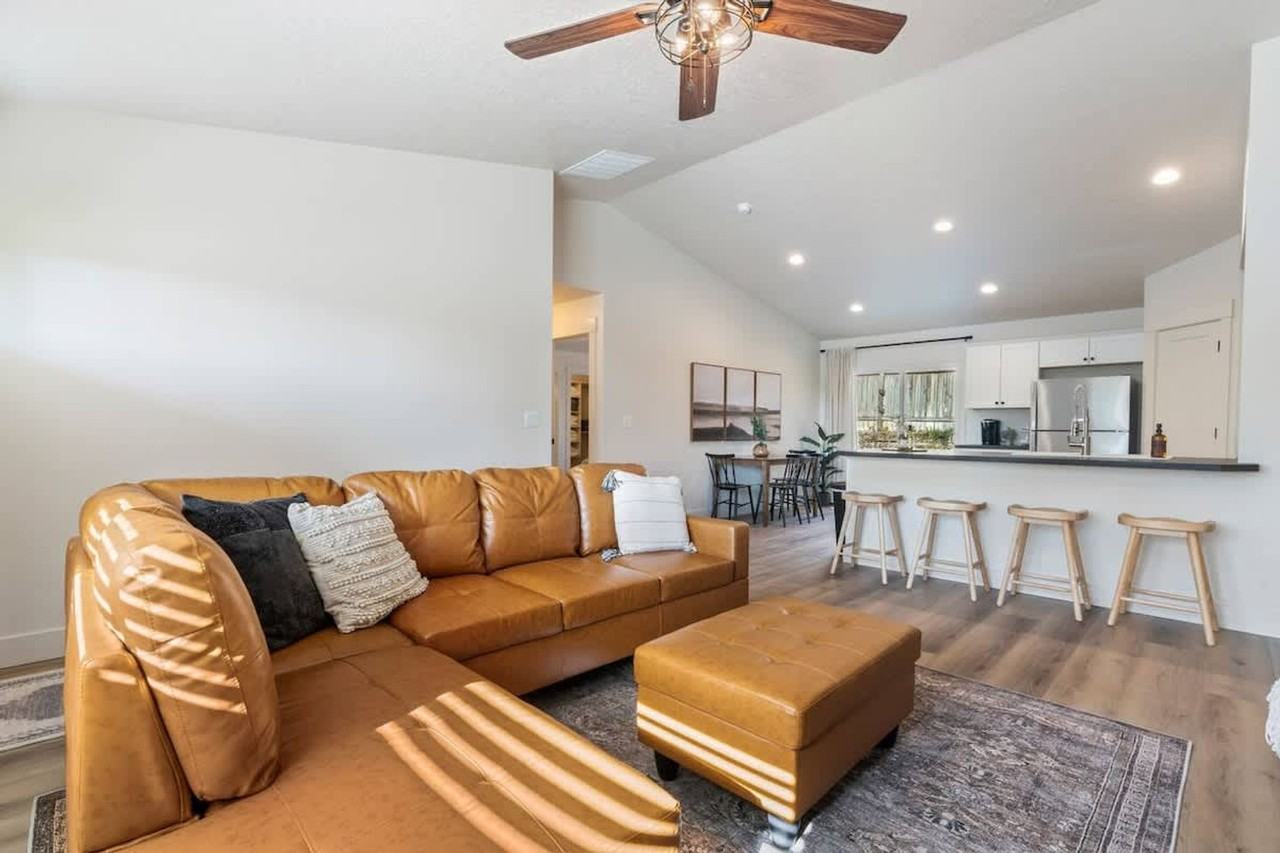 44 S Sugar St #1460915P - Photo 3 of 41