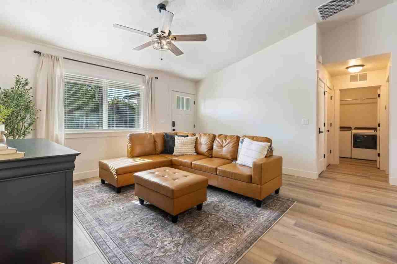 44 S Sugar St #1460915P - Photo 4 of 41