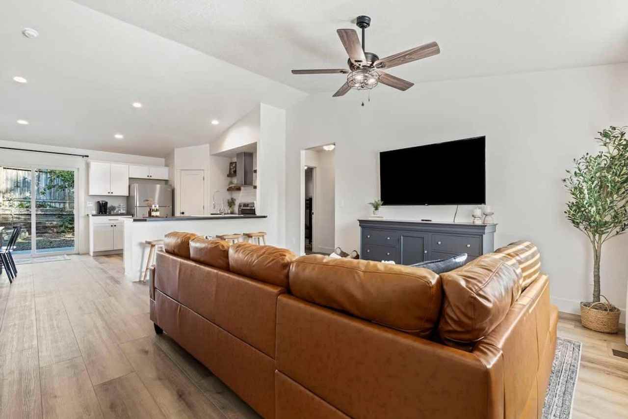 44 S Sugar St #1460915P - Photo 5 of 41